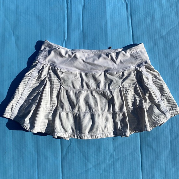 Lululemon White Textured Pace Rival Skort Size 8 - Picture 2 of 8